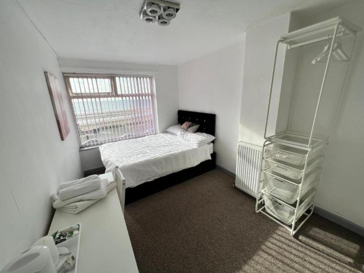 Arnies Hotel Blackpool Esterno foto